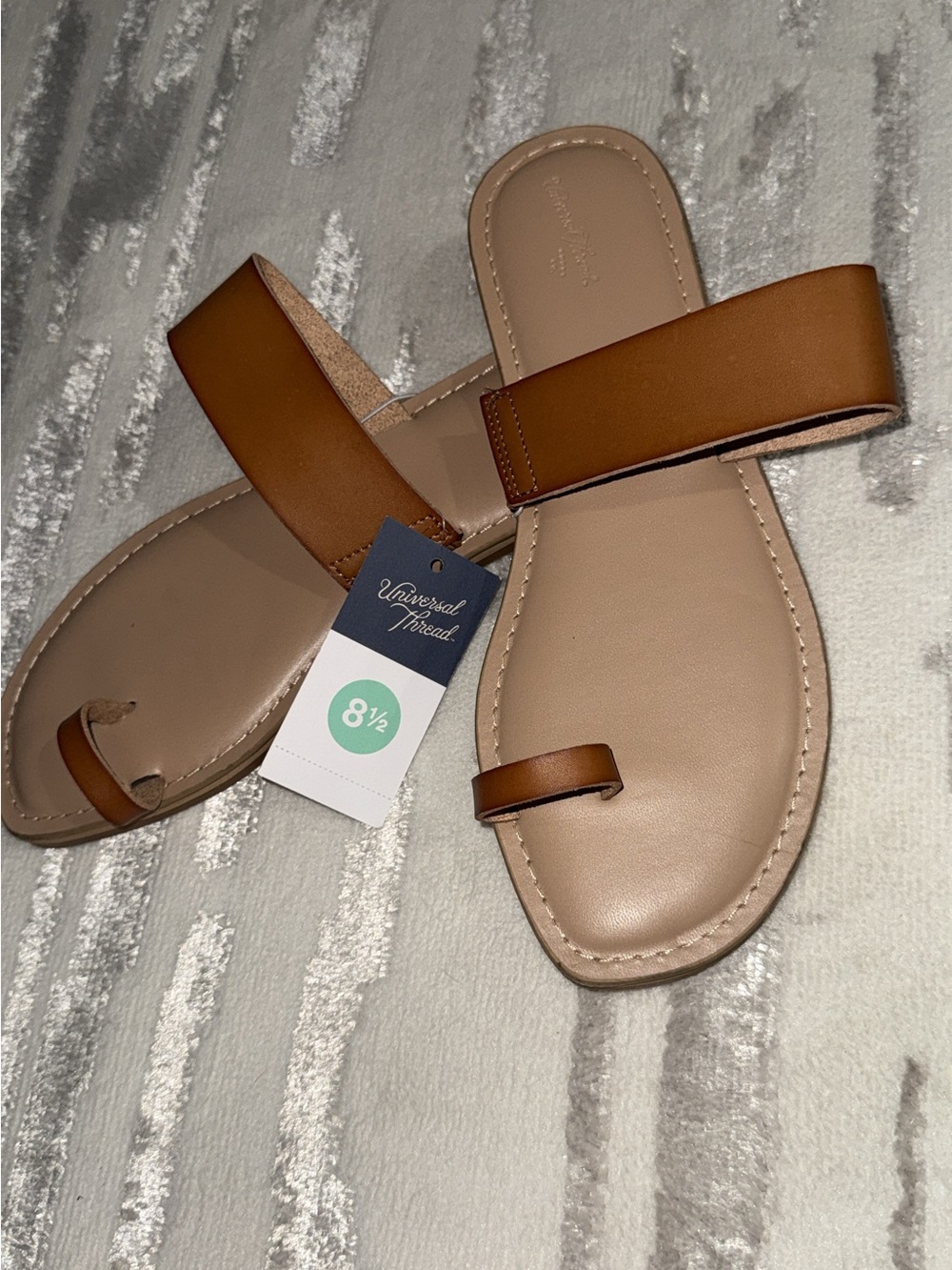 Universal Thread Tan Brown Toe-Ring Slide Sandals